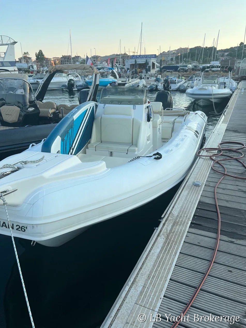 Joker Boat Clubman 26 noleggio Napoli